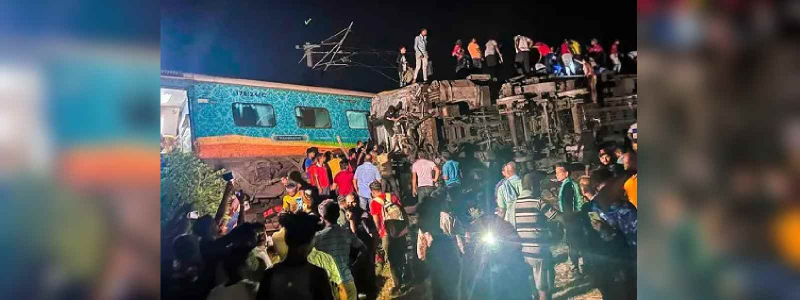 ඉන්දියාවේ වූ දුම්රිය අනතුරට තිදෙනෙකු අත්අඩංගුවට..